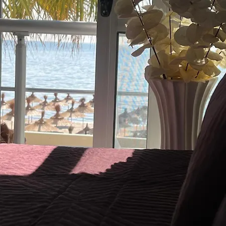 Apartman Sea Side With Balcony